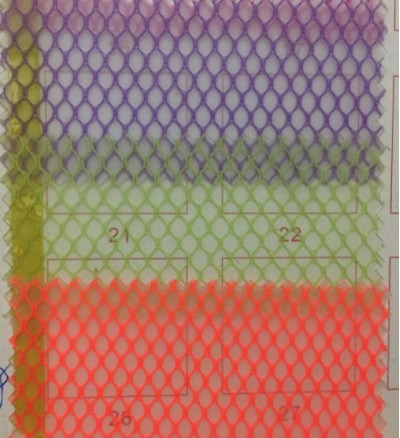 DG-GZ TPU夾網布  透明六角夾網  密度：60  成份：PVC  克重：500G  紗支：100   側面照